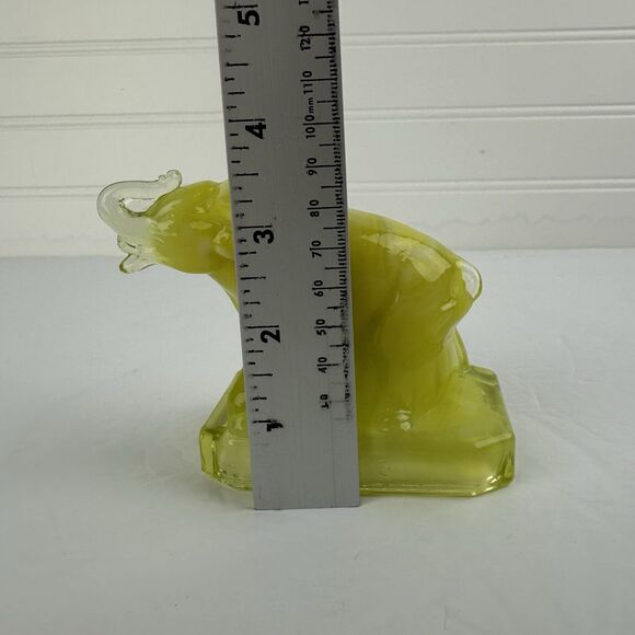 Vintage Boyd Glass Figurine Yellow Zack the Elephant Cornsilk Slag Cadmium Glow - Picture 10 of 10